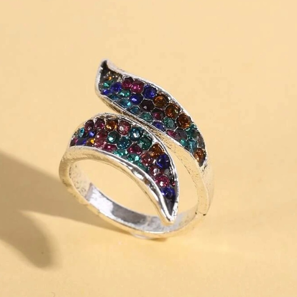 Glamorous Rhinestone Decor Ring - Picture 2 of 4